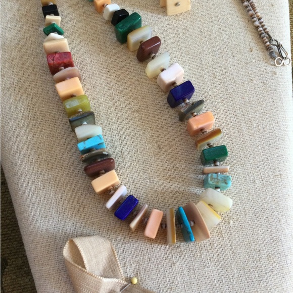 Vintage Native American Multi Stoned / Shell Graduated Necklace and Earrings set - Picture 8 of 11